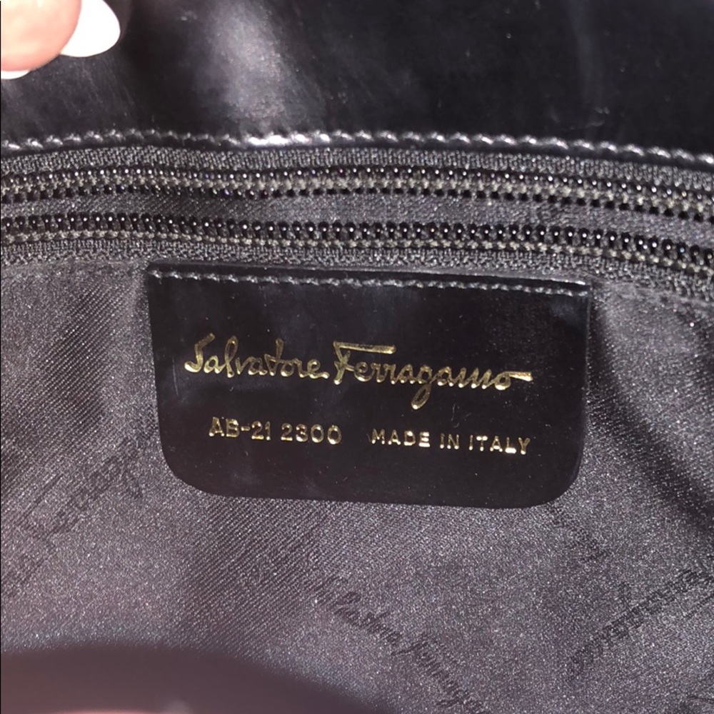 Authentic Ferragamo shoulder bag - Picture 6 of 7